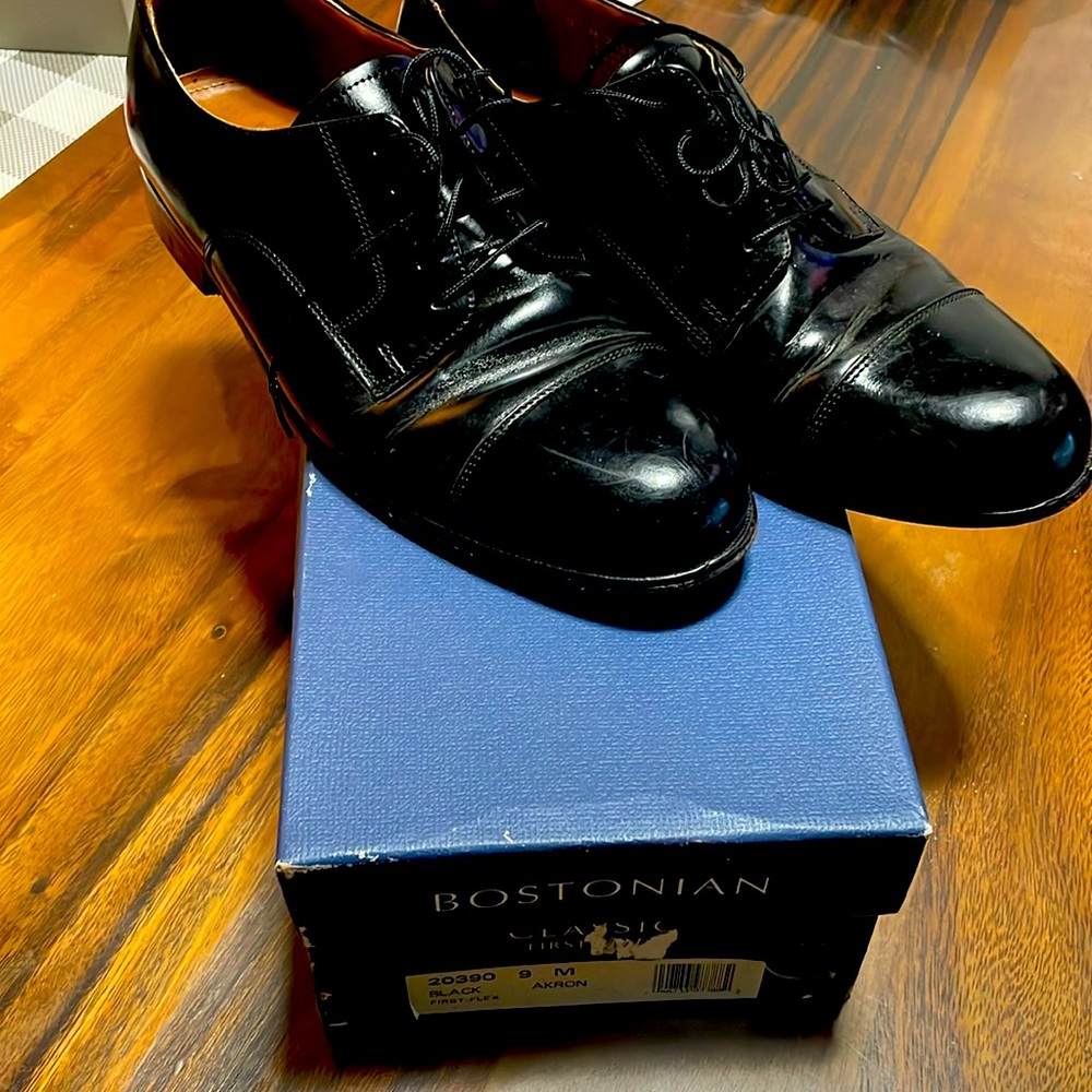 Bostonian “Akron” Size 9